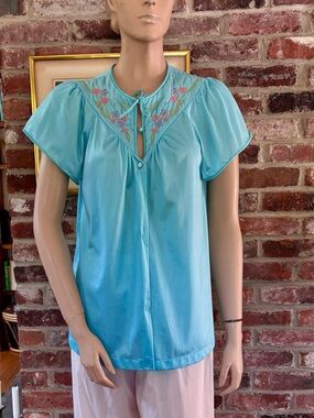 Vanity Fair Aqua Blue Embroidered Yoke pajama top small